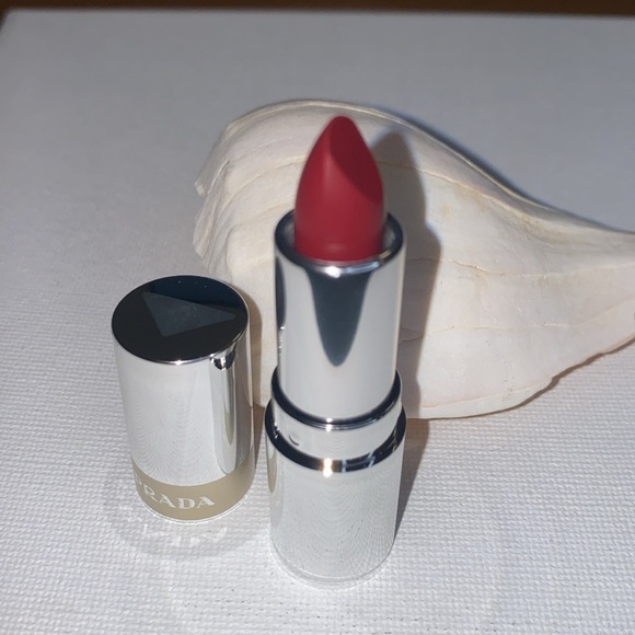 Bundle of two Prada Monochrome Mini Lipstick - Hyper Matte P56 Notte - Picture 3 of 7